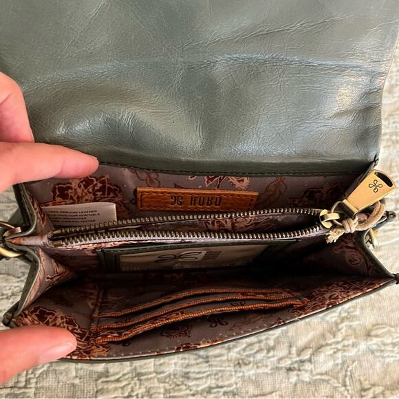 HOBO Jetty Leather Convertible Wallet Clutch Wristlet Bag Bottle Green - Picture 3 of 14